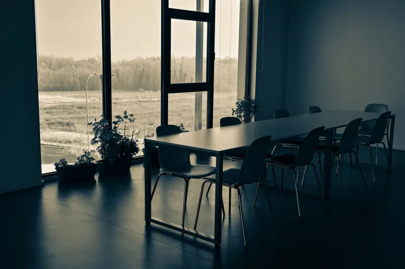 The Deepest Floor Plate Sells for Less: Daylight as a Structural Decision, Not a Cosmetic One