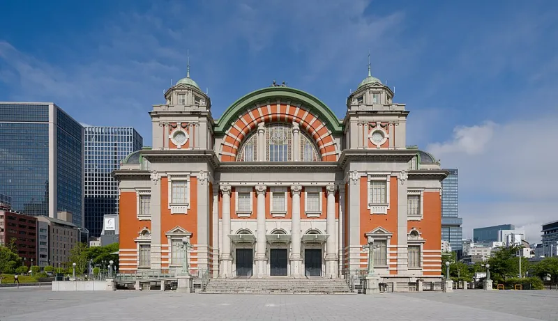 Seen From Across the Street: The Middle-Distance View America's Facades Forgot